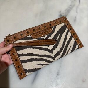 NWT MICHAEL KORS JET SET TRAVEL BIG ZIP CLUTCH